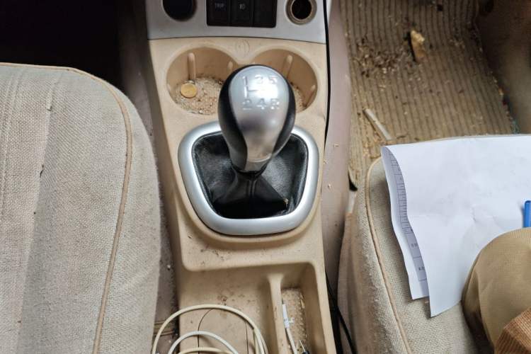 Used Dongfeng Fengon 330 2014 1.5L Manual Utility Version DK15 Gear Lever