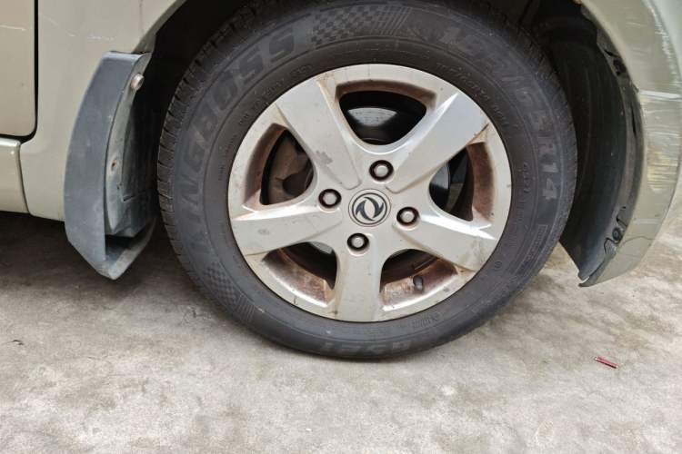 Used Dongfeng Fengon 330 2014 1.5L Manual Utility Version DK15 Right Front Wheel Hub