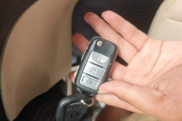 Used Dongfeng Fengon 330 2014 1.3L Manual Utility Version DK13-07 Vehicle Key