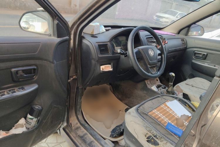 Used Dongfeng Fengon 330 2014 1.5L Manual Utility Version DK15 Driver Seat