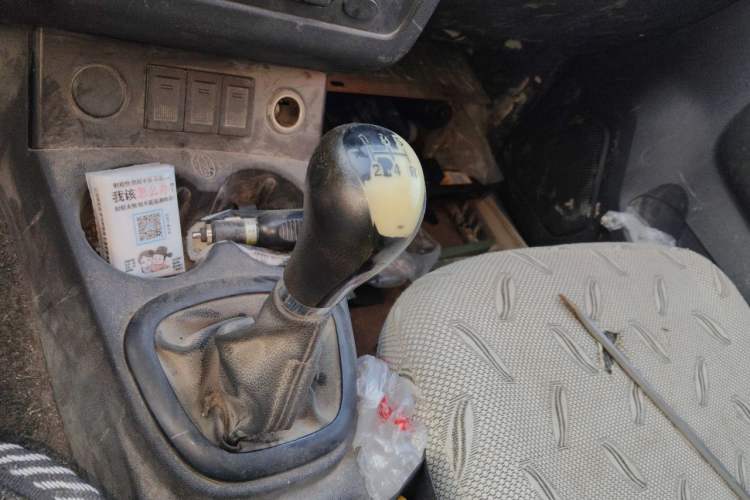 Used Dongfeng Fengon 330 2014 1.5L Manual Utility Version DK15 Gear Lever