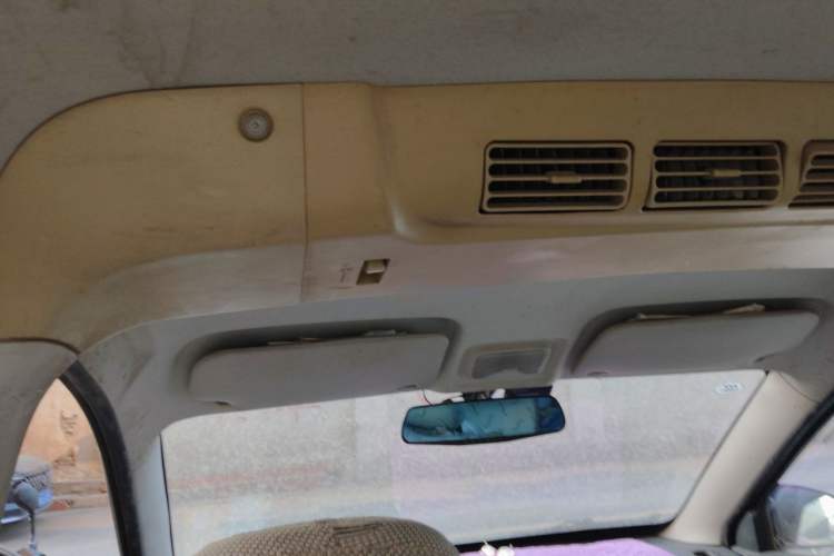 Used Dongfeng Fengon 330 2014 1.5L Manual Utility Version DK15 Headliner