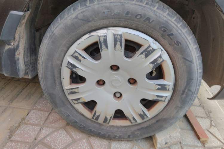 Used Dongfeng Fengon 330 2014 1.5L Manual Utility Version DK15 Right Front Wheel Hub