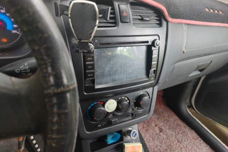 Used Dongfeng Fengon 330 2014 1.5L Manual Utility Version DK15 Audio And AC Panel