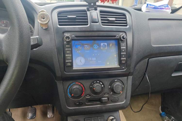 Used Dongfeng Fengon 330 2014 1.2L Manual Practical Version DK12-07 Audio And AC Panel