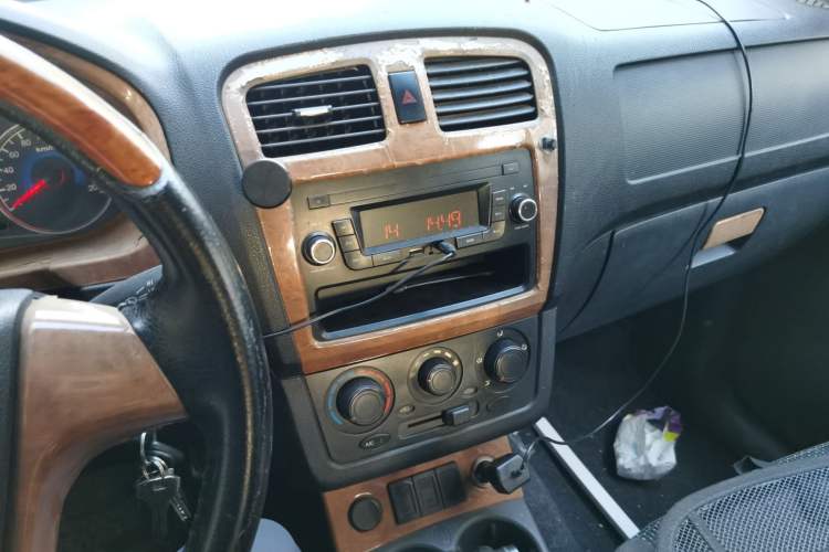 Used Dongfeng Fengon 330 2014 1.5L Manual Standard Edition DK15-02 Audio And AC Panel