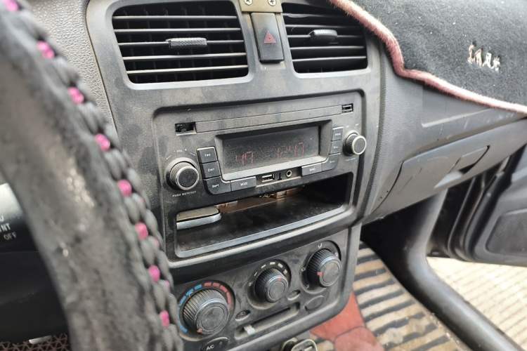 Used Dongfeng Fengon 330 2014 1.5L Manual Standard Edition DK15-02 Audio And AC Panel