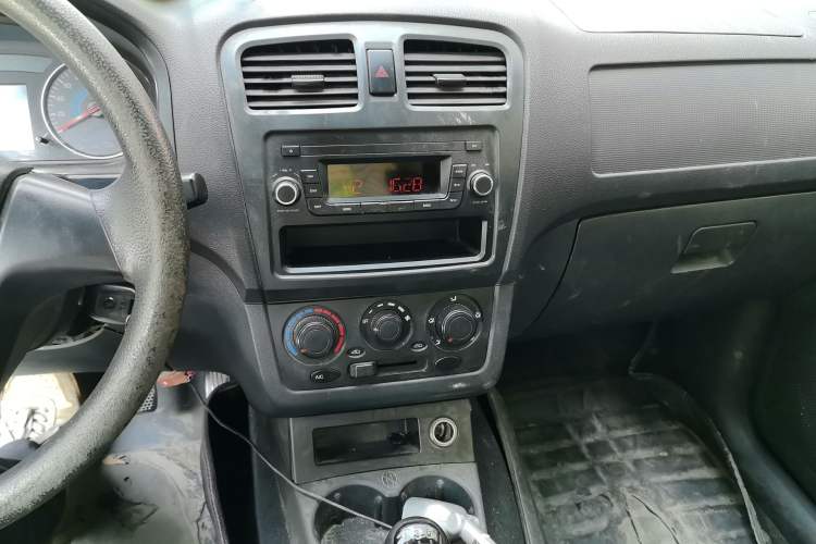 Used Dongfeng Fengon 330 2014 1.5L Manual Standard Edition DK15-02 Audio And AC Panel