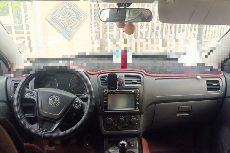 Used Dongfeng Fengon 330 2014 1.5L Manual Standard Edition DK15-02 Center Console