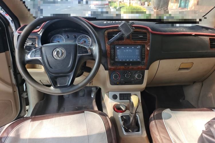 Used Dongfeng Fengon 330 2014 1.5L Manual Comfort Version DK15-02 Center Console