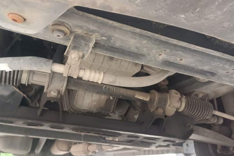 Used Dongfeng Fengon 330 2014 1.5L Manual Standard Edition DK15-02 Chassis Front