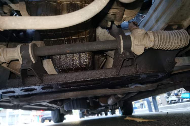 Used Dongfeng Fengon 330 2014 1.5L Manual Standard Edition DK15-02 Chassis Front
