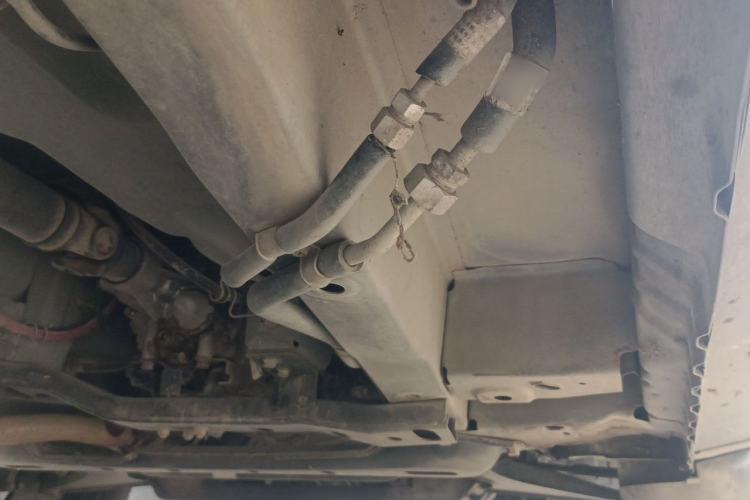 Used Dongfeng Fengon 330 2014 1.5L Manual Standard Edition DK15-02 Chassis Front Right