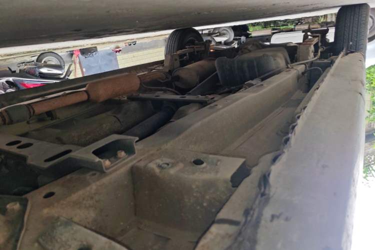 Used Dongfeng Fengon 330 2014 1.2L Manual Practical Version DK12-07 Chassis Front Right