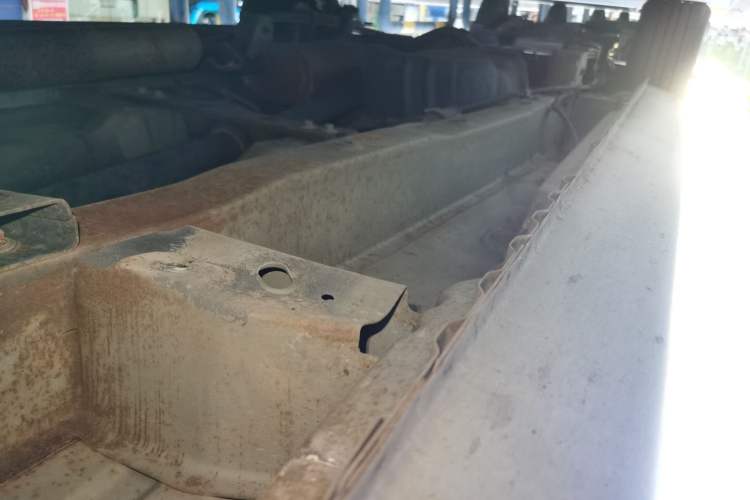 Used Dongfeng Fengon 330 2014 1.5L Manual Standard Edition DK15-02 Chassis Front Right