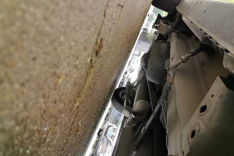 Used Dongfeng Fengon 330 2014 1.5L Manual Standard Edition DK15-02 Chassis Front Right