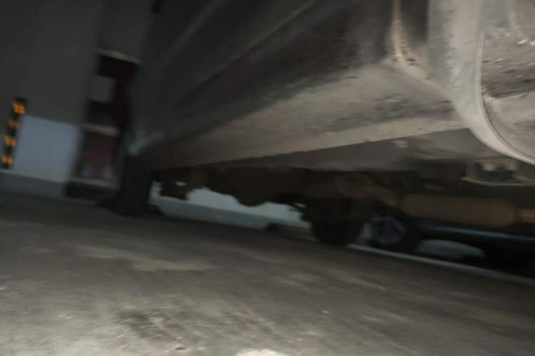Used Dongfeng Fengon 330 2014 1.2L Manual Practical Version DK12-07 Chassis Front Right