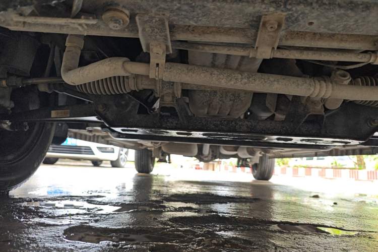 Used Dongfeng Fengon 330 2014 1.2L Manual Practical Version DK12-07 Chassis Front