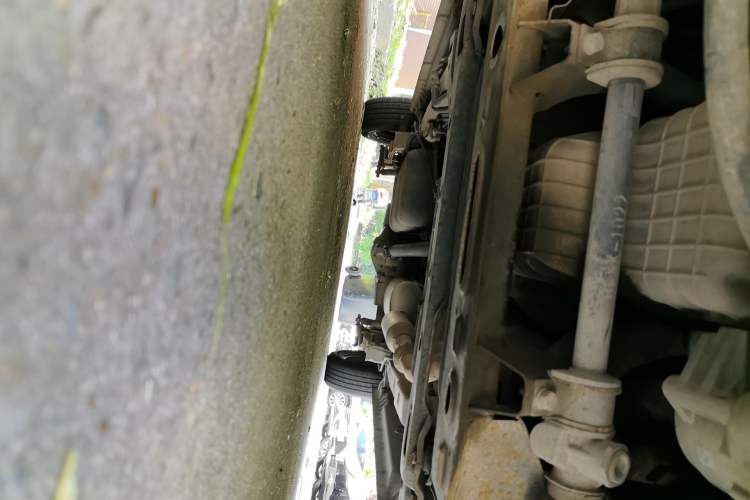 Used Dongfeng Fengon 330 2014 1.5L Manual Standard Edition DK15-02 Chassis Front