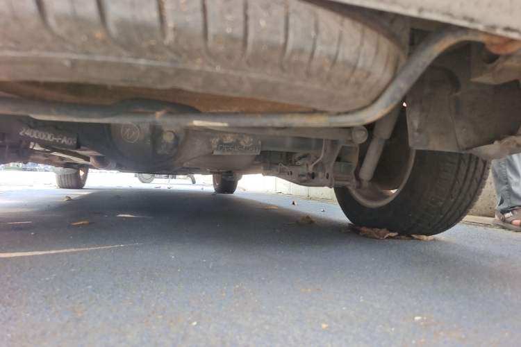 Used Dongfeng Fengon 330 2014 1.5L Manual Comfort Version DK15-02 Chassis Rear
