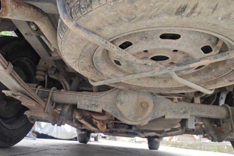 Used Dongfeng Fengon 330 2014 1.2L Manual Practical Version DK12-07 Chassis Rear