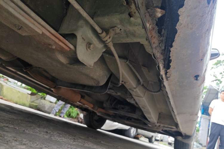 Used Dongfeng Fengon 330 2014 1.2L Manual Practical Version DK12-07 Chassis Rear Right