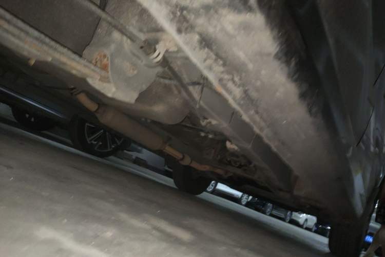 Used Dongfeng Fengon 330 2014 1.2L Manual Practical Version DK12-07 Chassis Rear Right