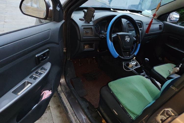 Used Dongfeng Fengon 330 2014 1.5L Manual Utility Version DK15 Driver Seat
