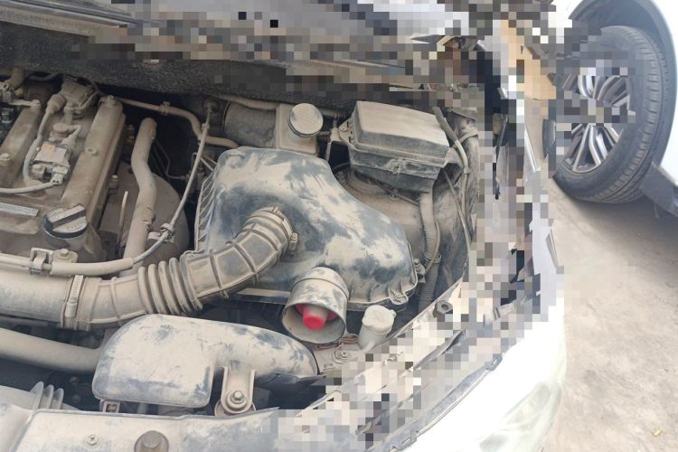 Used Dongfeng Fengon 330 2014 1.5L Manual Standard Edition DK15-02 Engine Bay Left