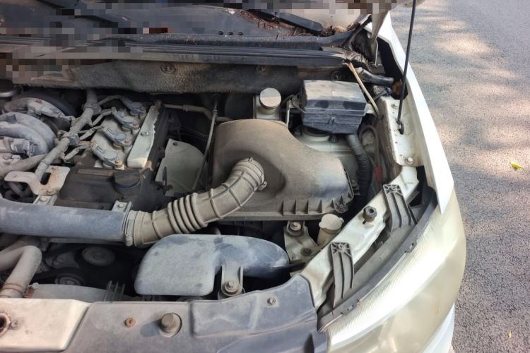 Used Dongfeng Fengon 330 2014 1.5L Manual Comfort Version DK15-02 Engine Bay Left