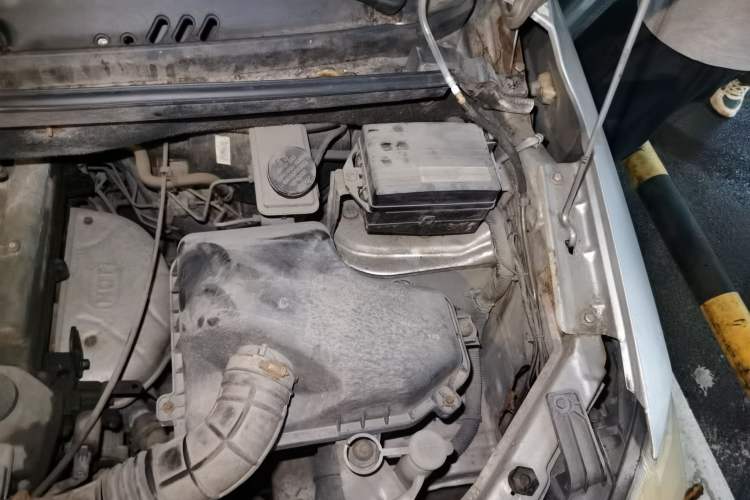 Used Dongfeng Fengon 330 2014 1.5L Manual Standard Edition DK15-02 Engine Bay Left