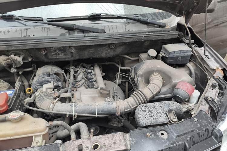 Used Dongfeng Fengon 330 2014 1.5L Manual Standard Edition DK15-02 Engine Bay Left