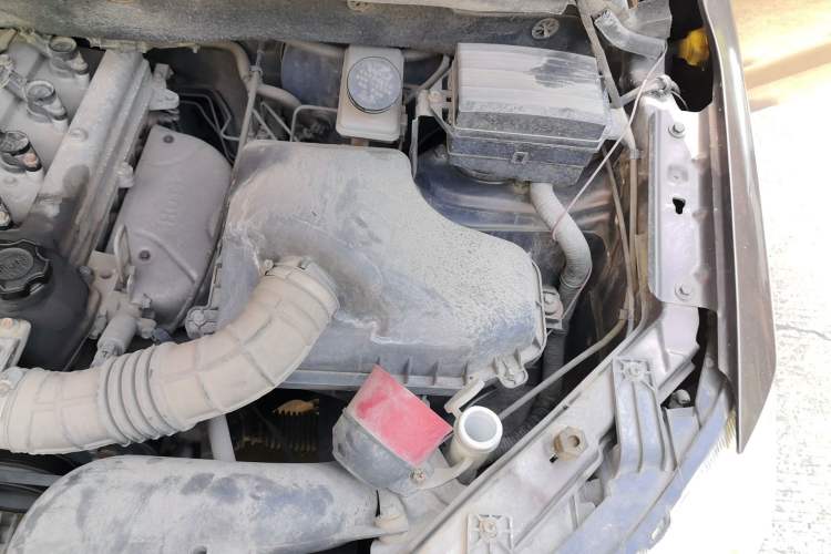 Used Dongfeng Fengon 330 2014 1.5L Manual Standard Edition DK15-02 Engine Bay Left