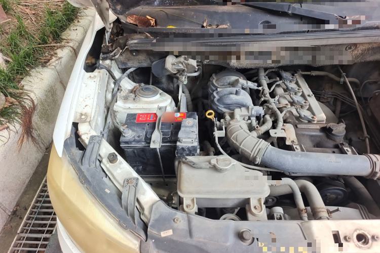 Used Dongfeng Fengon 330 2014 1.5L Manual Comfort Version DK15-02 Engine Bay Right