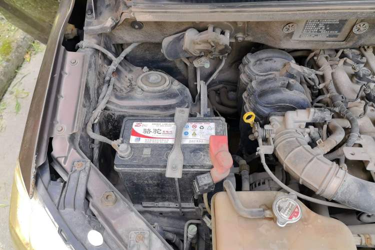 Used Dongfeng Fengon 330 2014 1.5L Manual Standard Edition DK15-02 Engine Bay Right