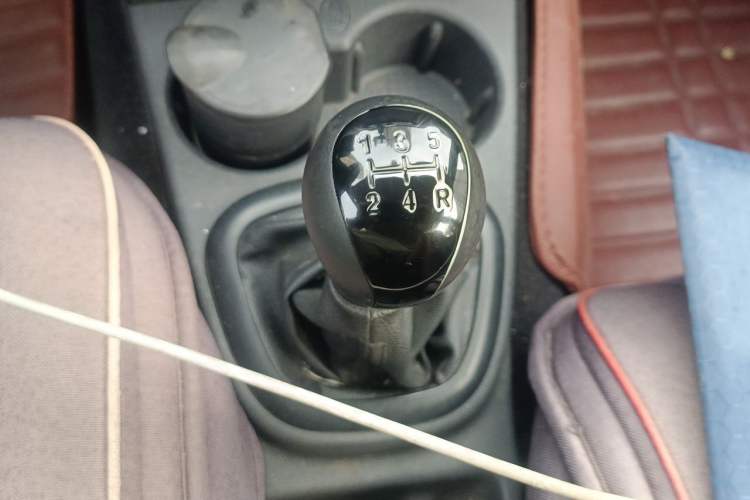 Used Dongfeng Fengon 330 2014 1.5L Manual Standard Edition DK15-02 Gear Lever