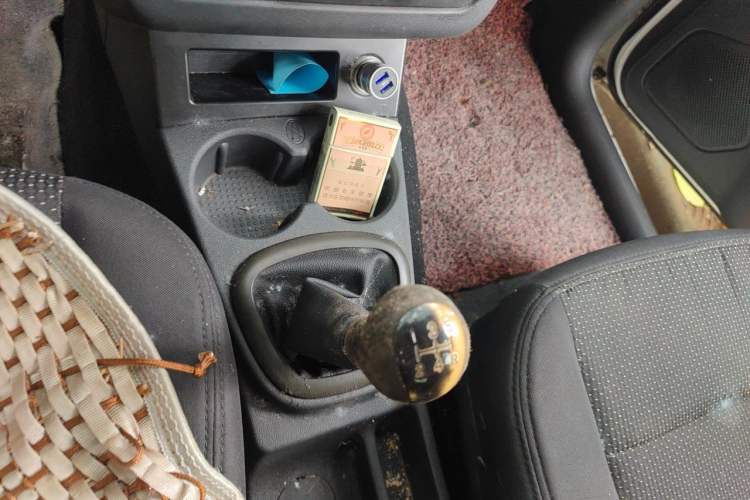 Used Dongfeng Fengon 330 2014 1.5L Manual Utility Version DK15 Gear Lever