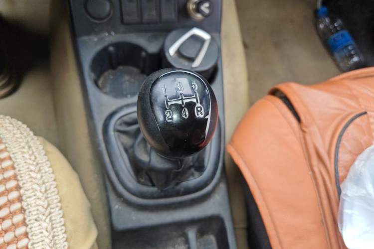 Used Dongfeng Fengon 330 2014 1.2L Manual Practical Version DK12-07 Gear Lever