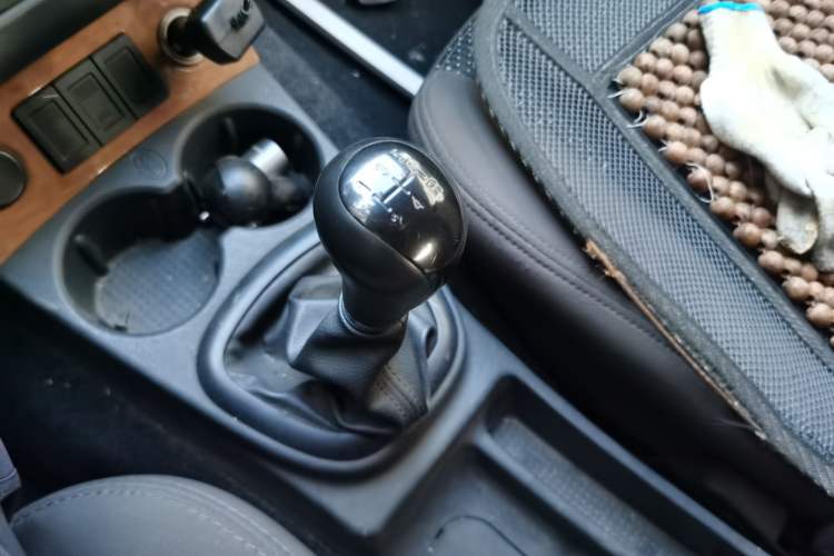 Used Dongfeng Fengon 330 2014 1.5L Manual Standard Edition DK15-02 Gear Lever