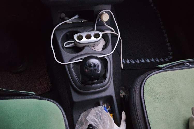 Used Dongfeng Fengon 330 2014 1.5L Manual Utility Version DK15 Gear Lever