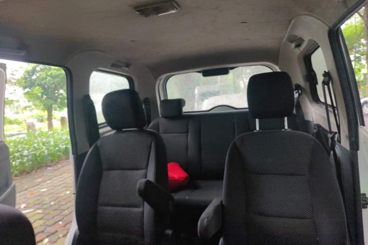 Used Dongfeng Fengon 330 2014 1.5L Manual Utility Version DK15 Headliner
