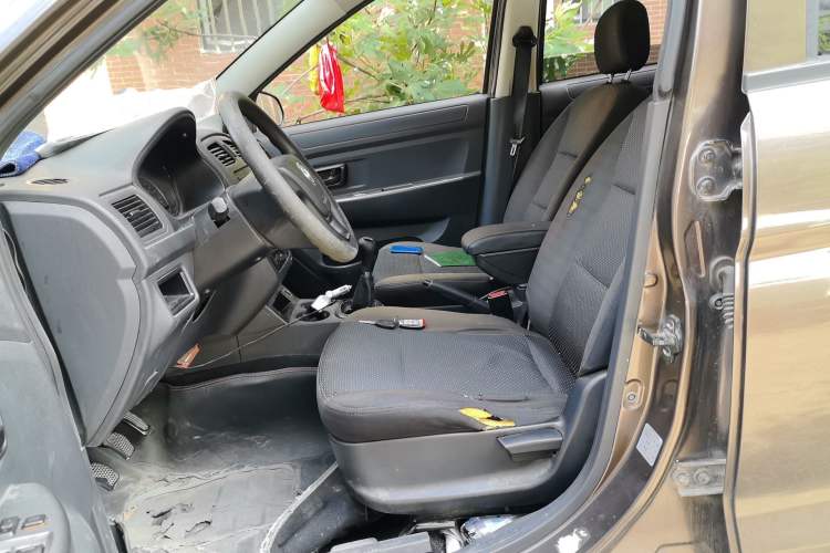 Used Dongfeng Fengon 330 2014 1.5L Manual Standard Edition DK15-02 Left Front Seat