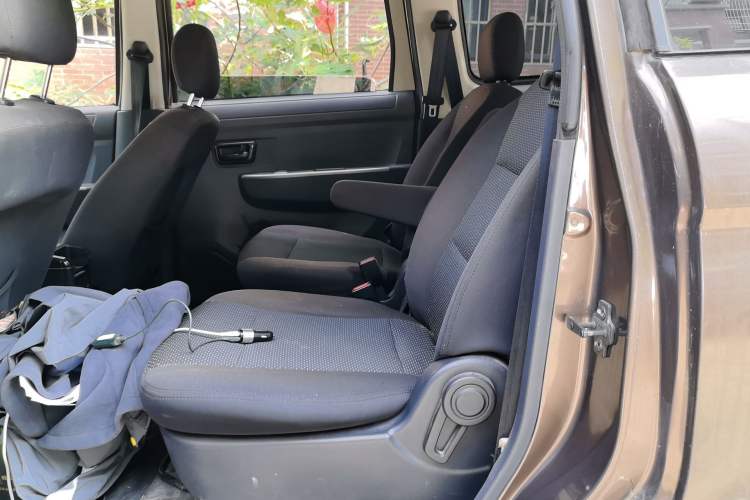 Used Dongfeng Fengon 330 2014 1.5L Manual Standard Edition DK15-02 Left Rear Seat