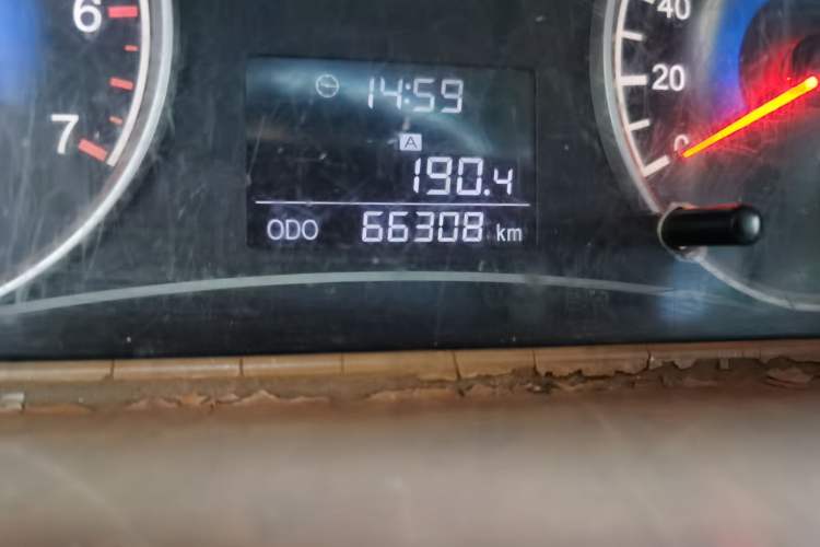Used Dongfeng Fengon 330 2014 1.5L Manual Standard Edition DK15-02 Odometer Close Up