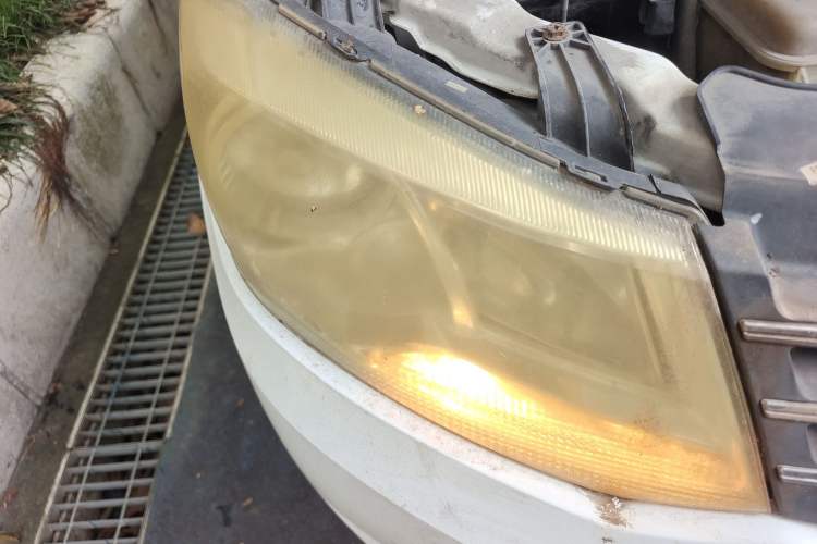 Used Dongfeng Fengon 330 2014 1.5L Manual Comfort Version DK15-02 Right Front Headlight