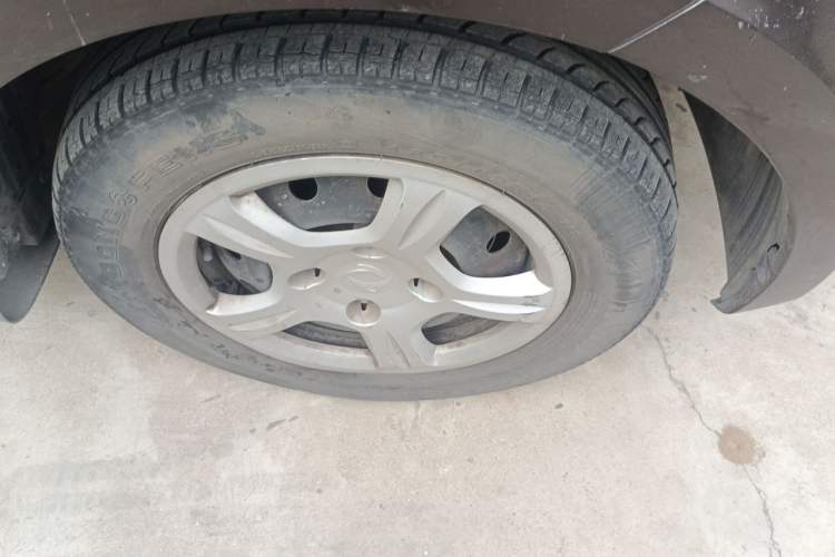 Used Dongfeng Fengon 330 2014 1.5L Manual Standard Edition DK15-02 Right Front Wheel Hub