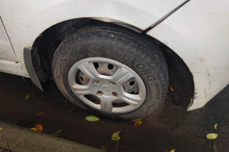 Used Dongfeng Fengon 330 2014 1.5L Manual Utility Version DK15 Right Front Wheel Hub