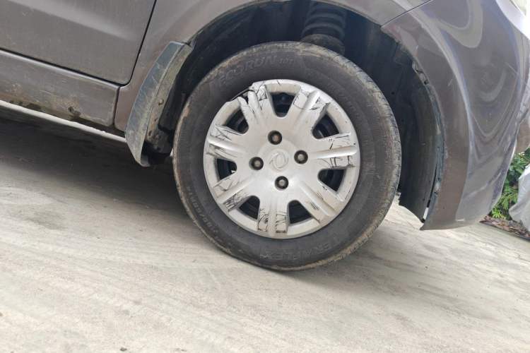 Used Dongfeng Fengon 330 2014 1.2L Manual Practical Version DK12-07 Right Front Wheel Hub