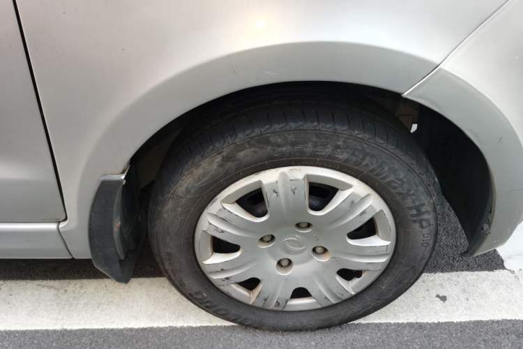 Used Dongfeng Fengon 330 2014 1.5L Manual Standard Edition DK15-02 Right Front Wheel Hub