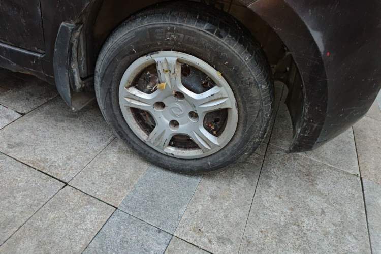 Used Dongfeng Fengon 330 2014 1.5L Manual Utility Version DK15 Right Front Wheel Hub